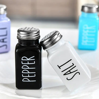 New Portable Black and White BBQ Spice Bottles Glass Spice Jar Salt and Pepper Shakers Set